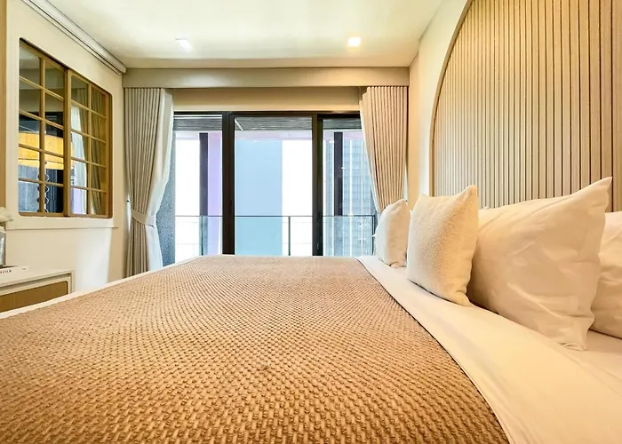 Bts Thong Lo L Large 60 Sqm L Pool And Gym L Sontana * バンコク都